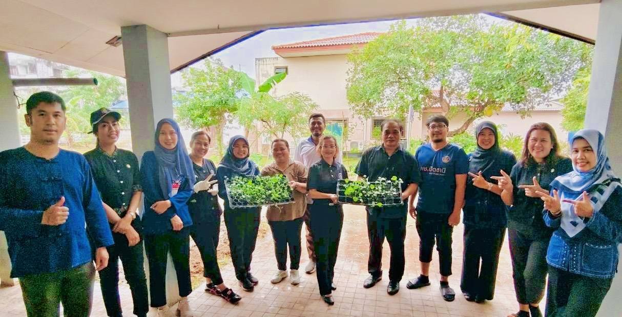 พช.ปัตตานี เร่งสร้างความมั่นคงทางอาหารในครัวเรือน จัดกิจกรรมปลูกผักปักษ์ใต้ ฟื้นฟูสวนผักสวนครัว CDD Pattani Change for 5G Plus