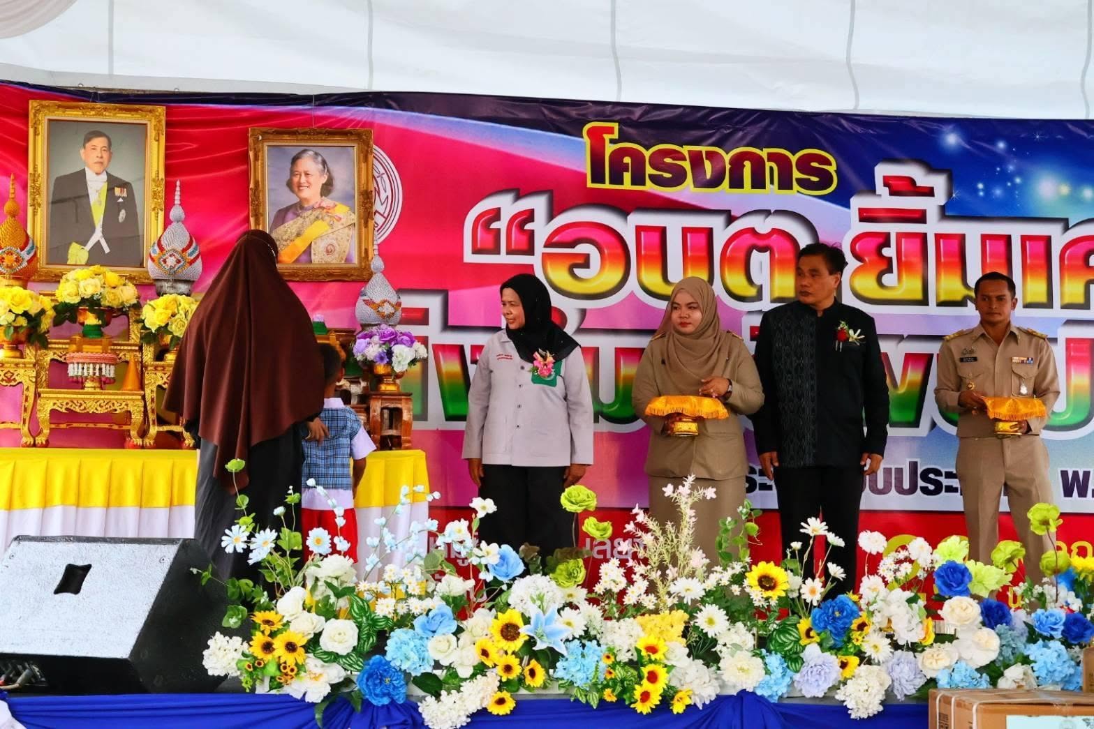 พช.ปัตตานี ร่วมกิจกรรมจังหวัดเคลื่อนที่ บริการประชาชน อำเภอหนองจิก จังหวัดปัตตานี